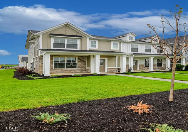 Photo 3 of Townhouse for sale at 2726 Smith Rd, Plainfield, IN 46168 | MLS# 22106162 | Listing updated on 2026-08-26