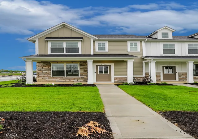 Photo 3 of Townhouse for sale at 2726 Smith Rd, Plainfield, IN 46168 | MLS# 22106162 | Listing updated on 2026-08-26