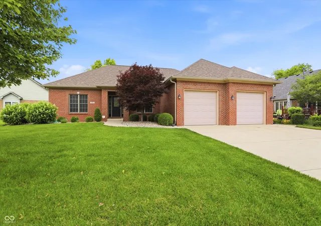 Homes for sale in Greenwood, IN | 3724 Morningside Dr, Greenwood, IN 46143 | MLS# 22106182