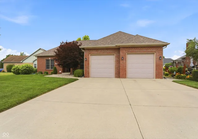 Homes for sale in Greenwood, IN | 3724 Morningside Dr, Greenwood, IN 46143 | MLS# 22106182