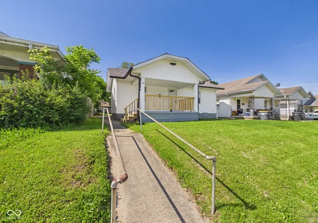 Photo 2 of Single family home for sale at 1403 W 3rd Street, Anderson, IN 46016 | MLS# 22106205 | Listing updated on 2026-09-30