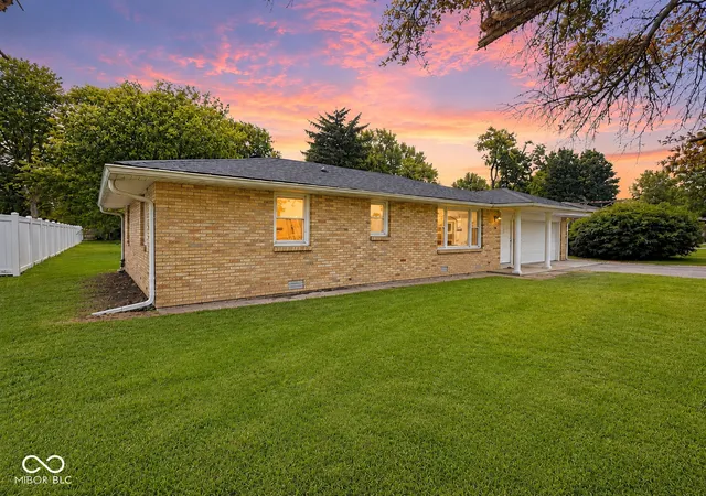 Photo 2 of Single family home for sale at 8 S Scatterfield Rd, Anderson, IN 46012 | MLS# 22106213 | Listing updated on 2026-09-28