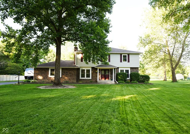 Photo 3 of Single family home for sale at 519 Woodland E Dr, Greenfield, IN 46140 | MLS# 22106241 | Listing updated on 2026-08-21