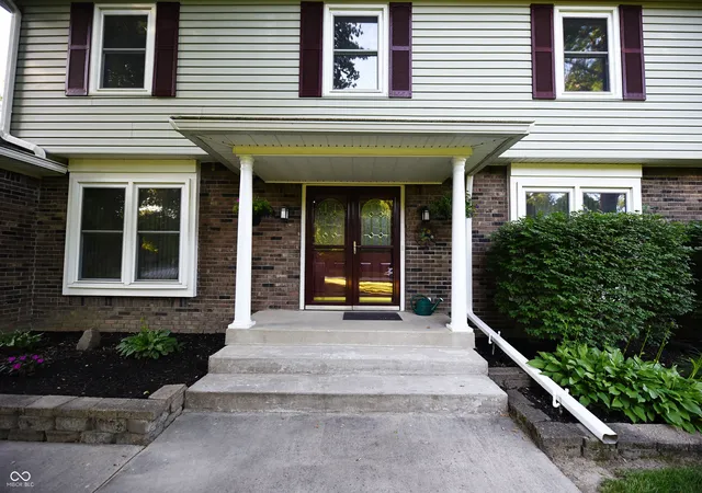 Photo 4 of Single family home for sale at 519 Woodland E Dr, Greenfield, IN 46140 | MLS# 22106241 | Listing updated on 2026-08-21