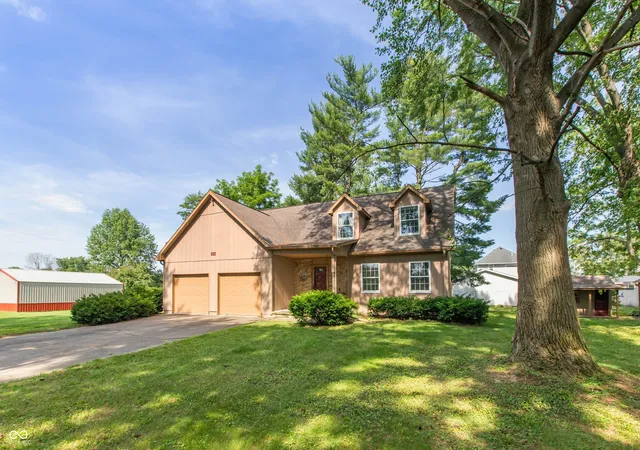 2nd image of 1221 S Poplar St, Seymour, IN 47274 | MLS# 22106270