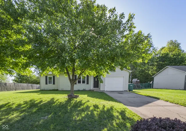 Homes for sale in Camby, IN | 5381 Collett Dr E, Camby, IN 46113 | MLS# 22106354