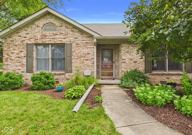 Photo 2 of Single family home for sale at 1413 N Fairview Ave, Alexandria, IN 46001 | MLS# 22106411 | Listing updated on 2026-09-18