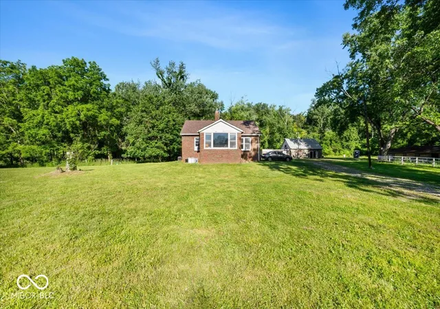 2nd image of 5118 Sandhurst Dr, Indianapolis, IN 46217 | MLS# 22106422
