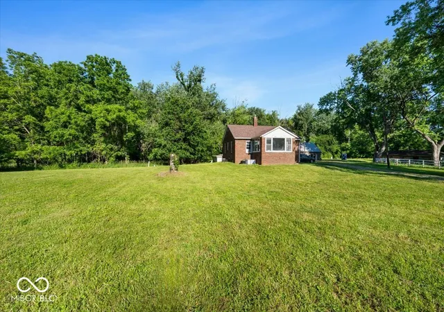3rd image of 5118 Sandhurst Dr, Indianapolis, IN 46217 | MLS# 22106422