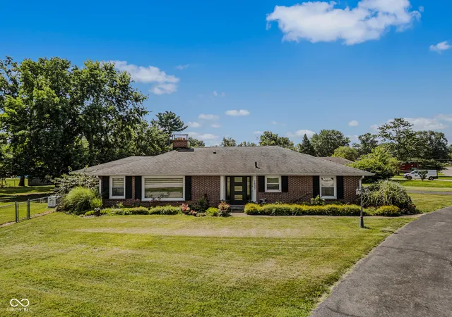 1st image of 1603 Mccullough Ln, Columbus, IN 47203 | MLS# 22106426