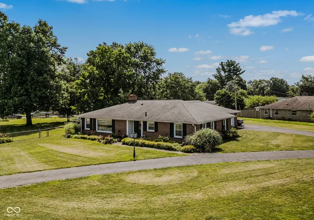 2nd image of 1603 Mccullough Ln, Columbus, IN 47203 | MLS# 22106426