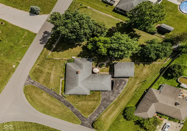 3rd image of 1603 Mccullough Ln, Columbus, IN 47203 | MLS# 22106426
