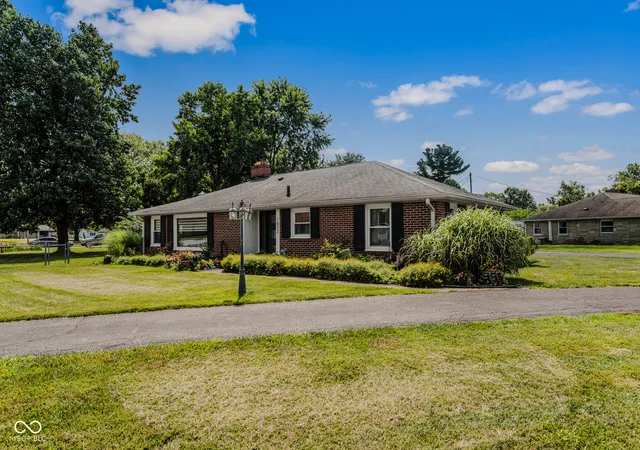 35th image of 1603 Mccullough Ln, Columbus, IN 47203 | MLS# 22106426