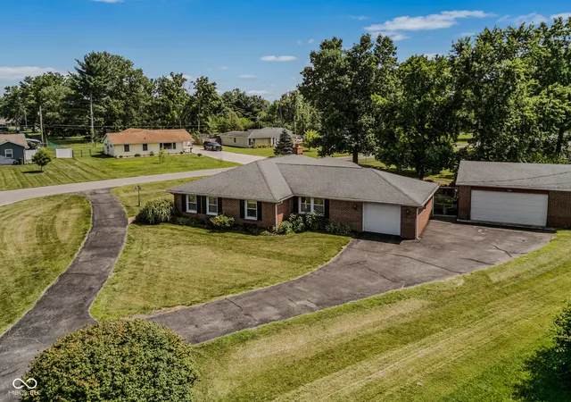 4th image of 1603 Mccullough Ln, Columbus, IN 47203 | MLS# 22106426