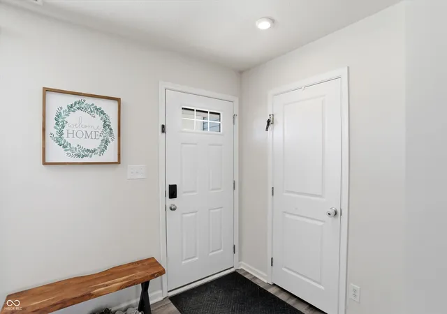 Photo 4 of Single family home for sale at 9860 Oakmont E Dr, Pendleton, IN 46064 | MLS# 22106454 | Listing updated on 2026-08-10
