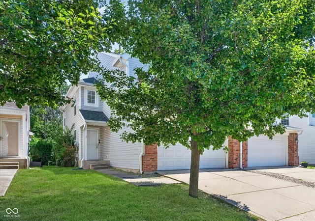 Photo 2 of Single family home for sale at 1852 Misty Lake Dr, Indianapolis, IN 46260 | MLS# 22106483 | Listing updated on 2026-08-04
