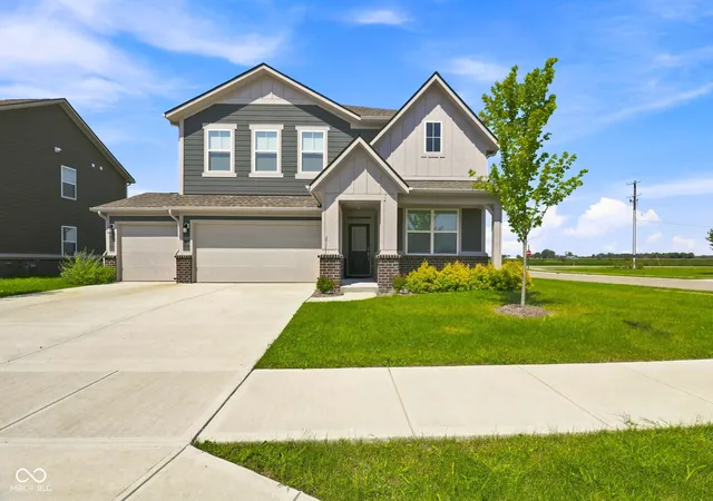 Photo 3 of Single family home for sale at 6778 Sugar Crk Ln, Whitestown, IN 46075 | MLS# 22106535 | Listing updated on 2026-10-05