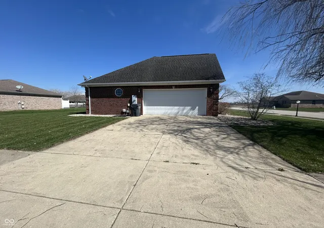 Photo 4 of Single family home for sale at 9162 Janelle Dr, Seymour, IN 47274 | MLS# 22106537 | Listing updated on 2026-07-23