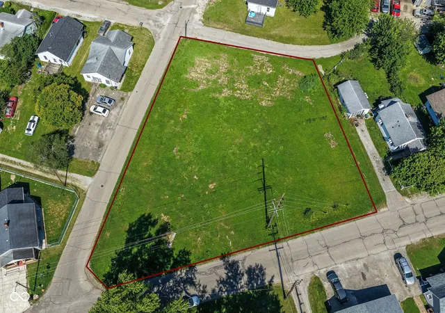 1st image of 102 Oak St, Columbus, IN 47201 | MLS# 22106584