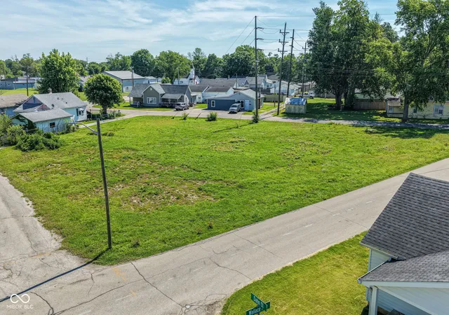 11th image of 102 Oak St, Columbus, IN 47201 | MLS# 22106584