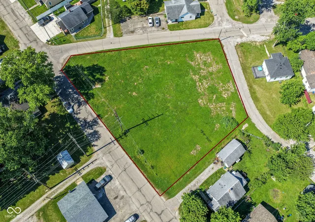 3rd image of 102 Oak St, Columbus, IN 47201 | MLS# 22106584
