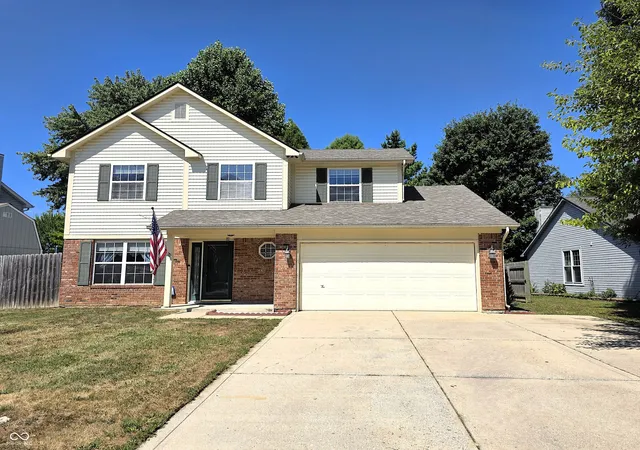 Photo 1 of Sale Pending at 820 Trl Ridge Ct, Mooresville, IN 46158 | MLS# 22106587 | Listing updated on 2026-09-13