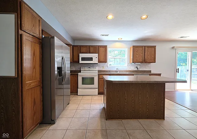 Photo 3 of Sale Pending at 820 Trl Ridge Ct, Mooresville, IN 46158 | MLS# 22106587 | Listing updated on 2026-09-13