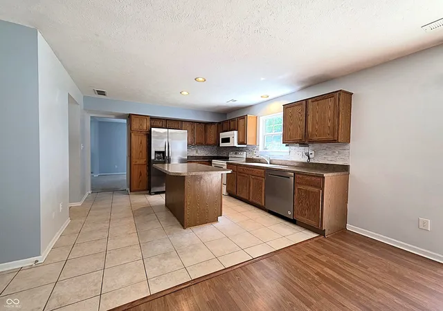 Photo 3 of Sale Pending at 820 Trl Ridge Ct, Mooresville, IN 46158 | MLS# 22106587 | Listing updated on 2026-09-13