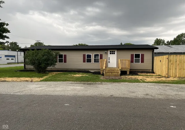 Homes for sale in Elwood, IN | 2428 S J St, Elwood, IN 46036 | MLS# 22106629