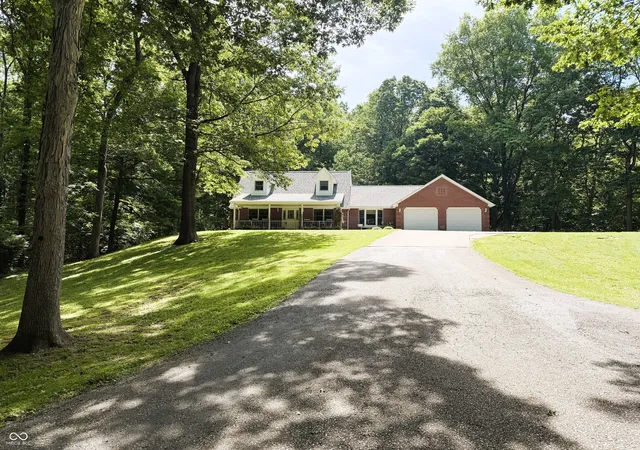 Homes for sale in Spencer, IN | 2636 Country Club Rd, Spencer, IN 47460 | MLS# 22106635