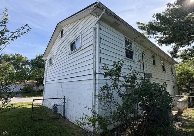 Photo 4 of Single family home for sale at 8415 E 34th Street, Indianapolis, IN 46226 | MLS# 22106646 | Listing updated on 2026-10-12