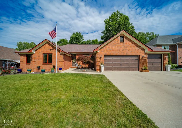 Photo 1 of Single family home for sale at 10 Stratford Way, Danville, IN 46122 | MLS# 22106720 | Listing updated on 2026-08-26