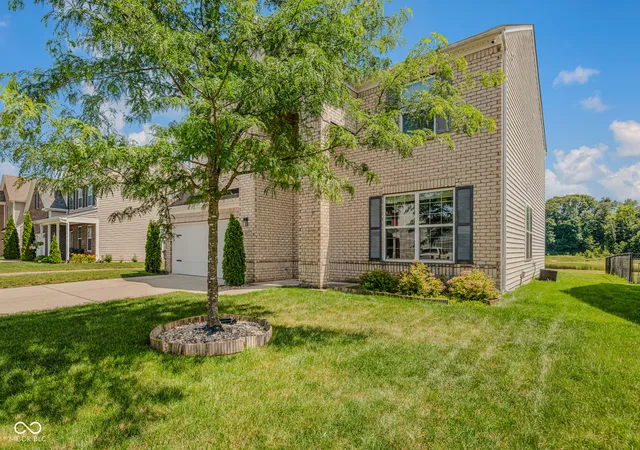 4th image of 2071 Creek Bank Dr, Columbus, IN 47201 | MLS# 22106736
