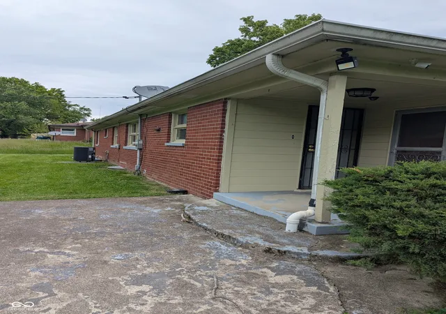 Photo 2 of Single family home for sale at 5910 Crooked Crk Dr, Indianapolis, IN 46228 | MLS# 22106743 | Listing updated on 2026-09-22