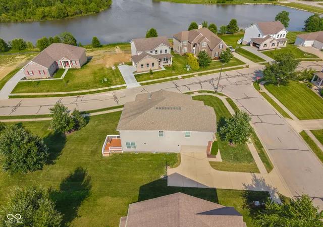 2nd image of 6972 Pinnacle Dr, Columbus, IN 47201 | MLS# 22106747