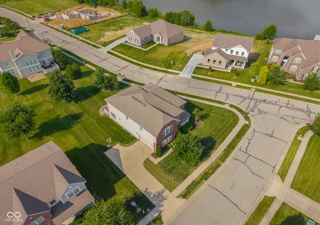 3rd image of 6972 Pinnacle Dr, Columbus, IN 47201 | MLS# 22106747