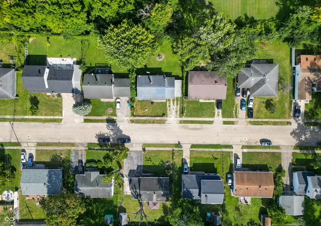 Photo 3 of Single family home for sale at 4107 Eisenhower Dr, Indianapolis, IN 46254 | MLS# 22106760 | Listing updated on 2026-10-05