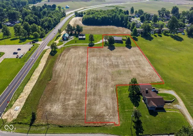 2nd image of 1802 N Ewing St, Seymour, IN 47274 | MLS# 22106780