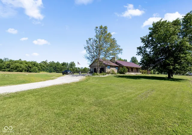 3rd image of 1802 N Ewing St, Seymour, IN 47274 | MLS# 22106780