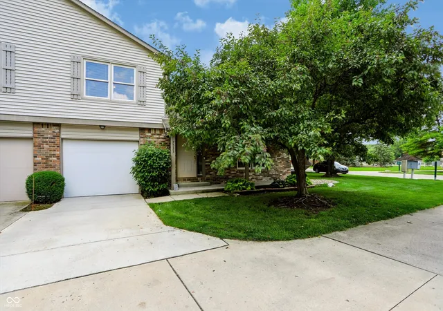 Homes for sale in Indianapolis, IN | 7533 Castleton Farms West Dr, Indianapolis, IN 46256 | MLS# 22106817