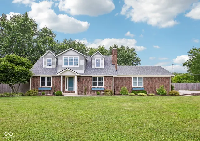 1st image of 1924 S Avon Ave, Avon, IN 46123 | MLS# 22106837