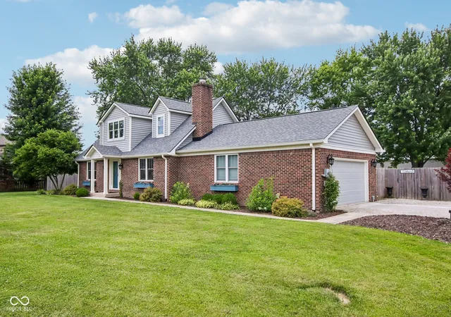 3rd image of 1924 S Avon Ave, Avon, IN 46123 | MLS# 22106837