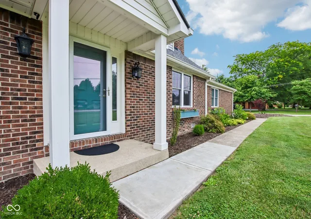 5th image of 1924 S Avon Ave, Avon, IN 46123 | MLS# 22106837