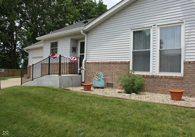 1st image of 400 Unit 1 Longcastle Dr, Greencastle, IN 46135 | MLS# 22106885