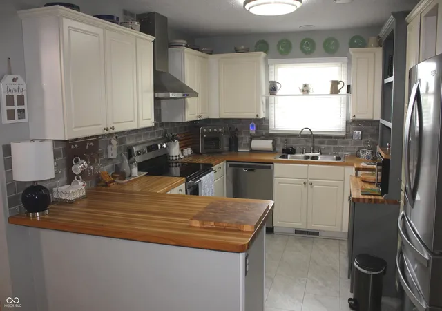 3rd image of 400 Unit 1 Longcastle Dr, Greencastle, IN 46135 | MLS# 22106885