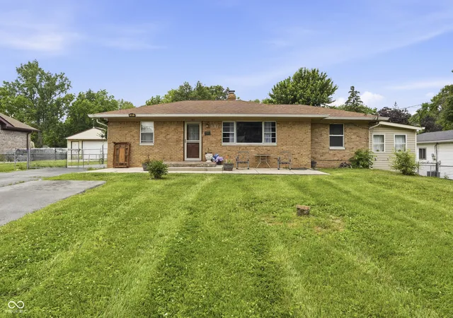 2nd image of 181 Royal Rd, Beech Grove, IN 46107 | MLS# 22106903