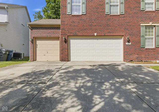Photo 4 of Single family home for sale at 11320 Bear Holw Ct, Indianapolis, IN 46229 | MLS# 22106904 | Listing updated on 2026-06-08