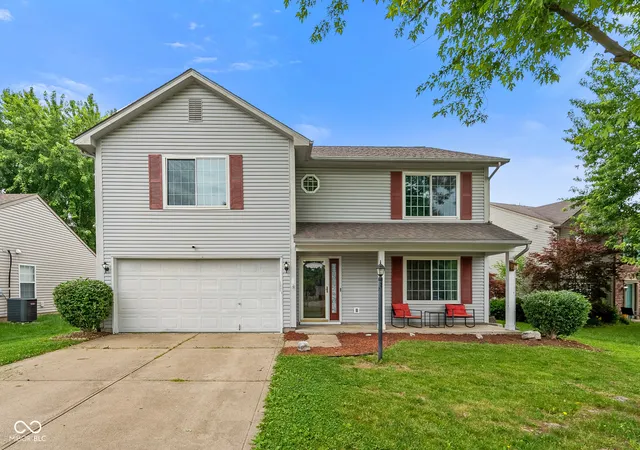 Homes for sale in Greenwood, IN | 4620 Driftwood Ln, Greenwood, IN 46143 | MLS# 22106937