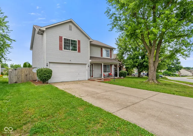 Homes for sale in Greenwood, IN | 4620 Driftwood Ln, Greenwood, IN 46143 | MLS# 22106937