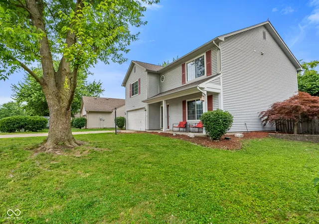 Homes for sale in Greenwood, IN | 4620 Driftwood Ln, Greenwood, IN 46143 | MLS# 22106937